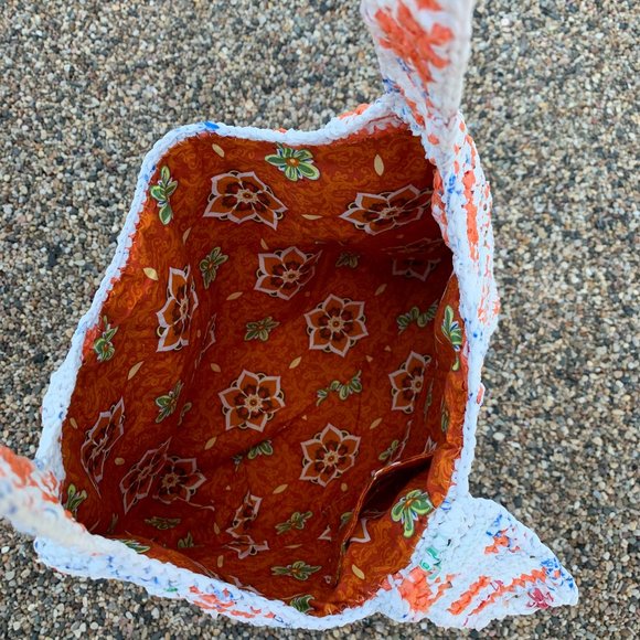 Crochet plarn crossbody bag. Handmade from recycled retail plastic bags. - Picture 3 of 4